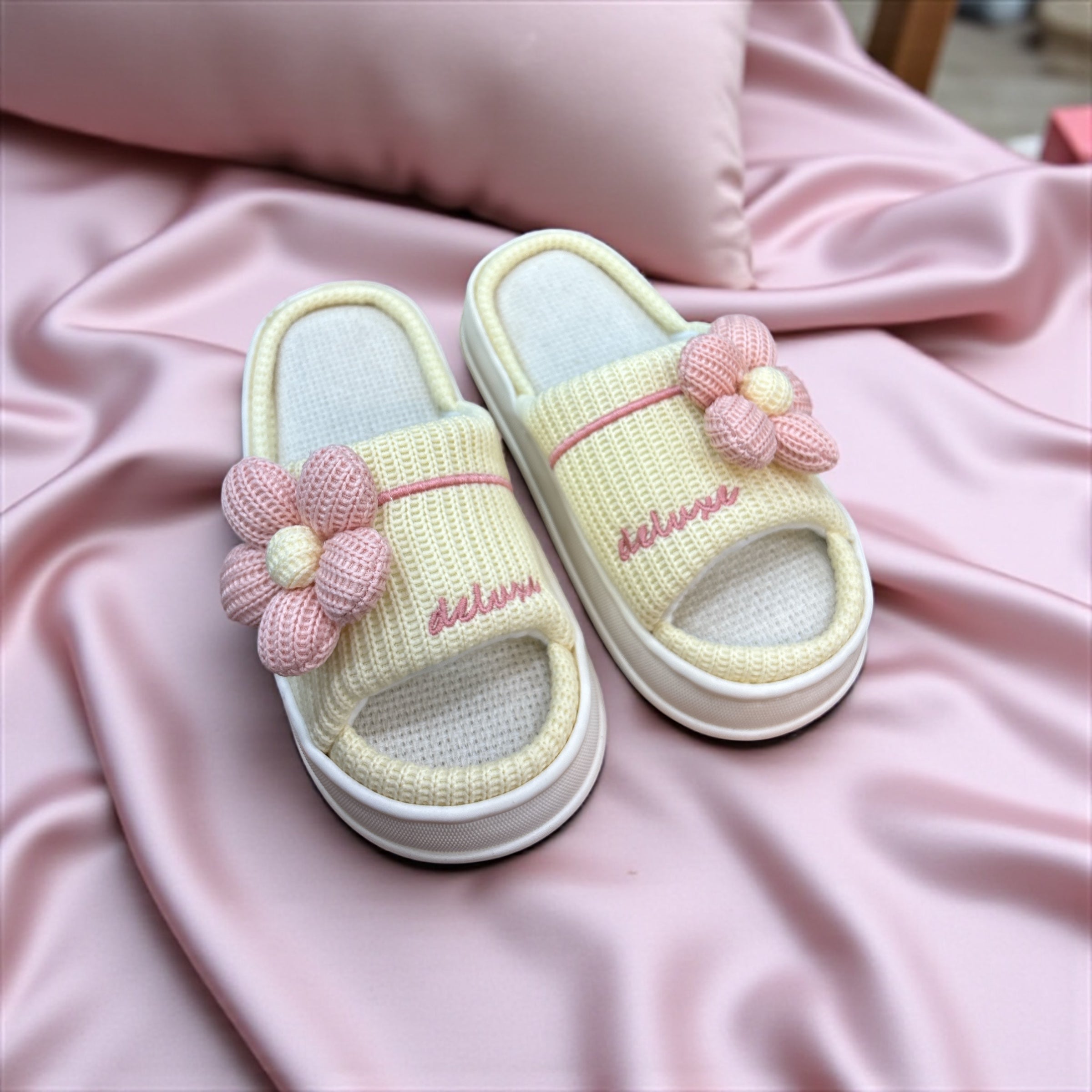 - Dream Knit Bloom Ladies slipper for winter